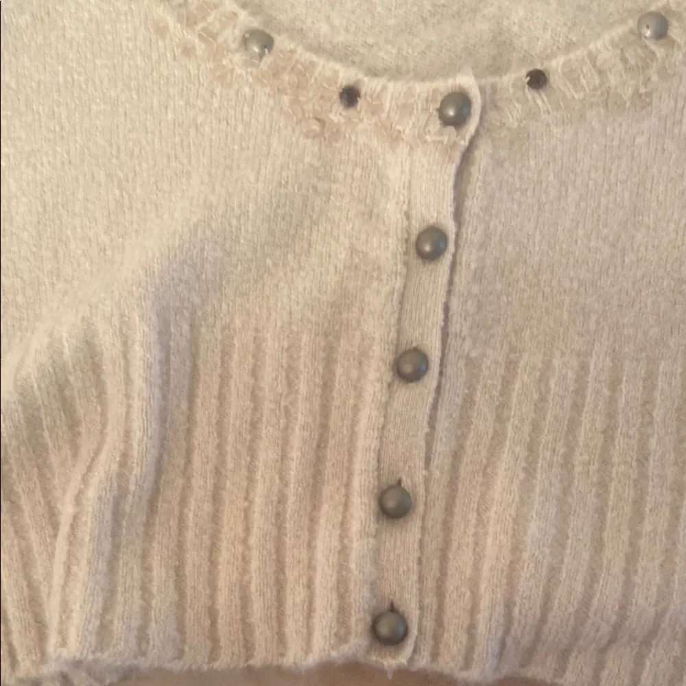 Cream Cropped Cardigan and Ribbed Texture - Picture 3 of 4